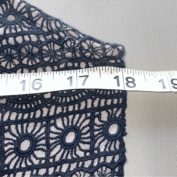 American Eagle Sleeveless Lace Overlay Top Keyhole Back Size Medium - Picture 8 of 9